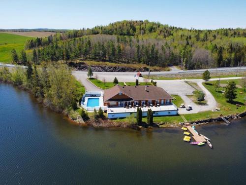 Sayabec Hotel | Auberge Du Lac Malcom