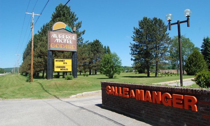 Nominingue Hotel | Auberge Godard