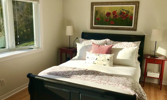 Chelsea Bed & Breakfast | Auberge Tom B&B