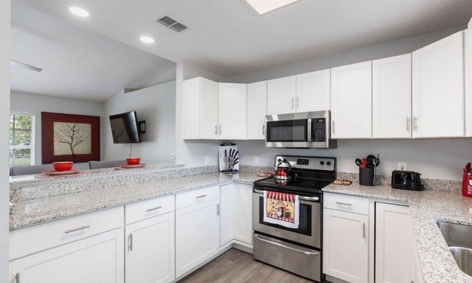 Auburndale House | Auburndale Getaway Luxurious Style Open Floorplan
