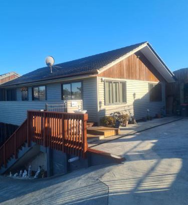 Papatoetoe House | Auckland airport holiday home in the greens
