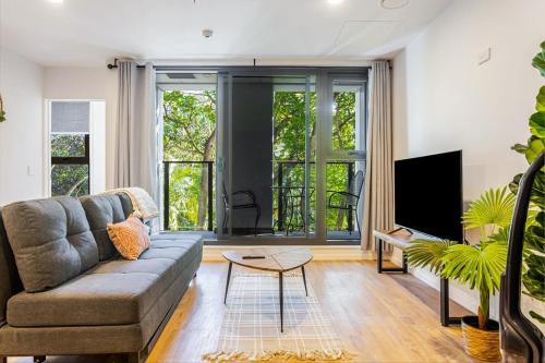 Newton Apartment | Auckland City Charm - 2BR Haven by Zodiak Stays