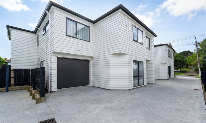 Greenlane - Ellerslie Villa | Auckland Golden Phoenix Holiday Homes