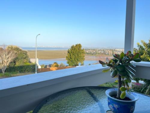 West Harbour House | Auckland Sea&SkyTower view HOMESTAY with free Netflix, Parking