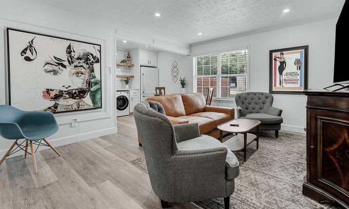 College Station Apartment | Audrey: Walk to A&M/King Beds