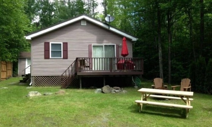 Keeseville Cabin | Augur Lake Cabin Escape