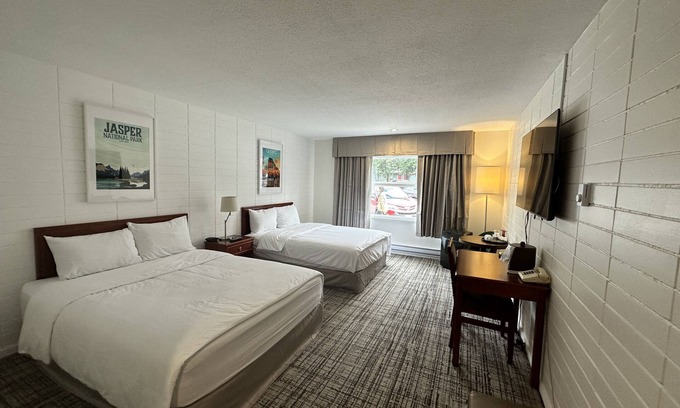 Downtown Squamish Hotel | August Jack Motor Inn