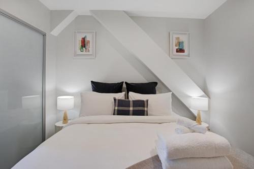 Parnell Apartment | Augustus Harmony Apartment with Parking - Air-con