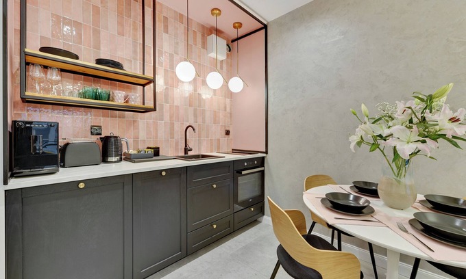 Old Town Apartment | Aura III & Parking by Downtown Apartments