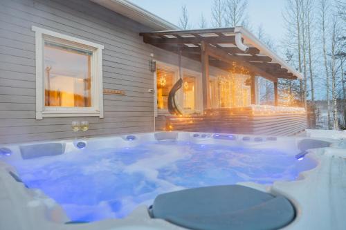 Sonka Villa | Aurora Jacuzzi Lodge