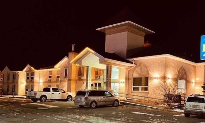 Dawson Creek Hotel | Aurora Park Inn & Suites