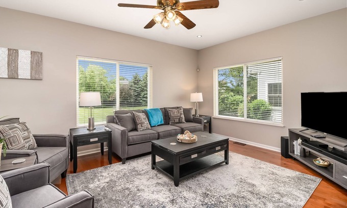 Fox Valley House | Aurora Rental - Shiloh