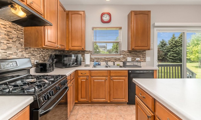 Fox Valley House | Aurora Rental - Shiloh