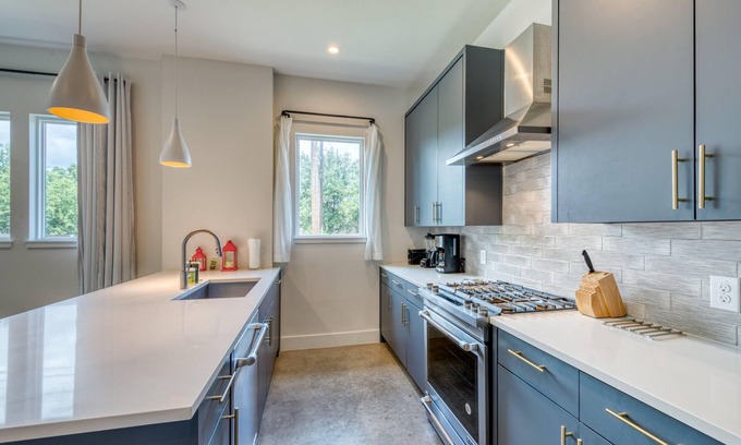 Galindo House | Austin 2-Story Townhome | 3 miles to Downtown | Enclosed Yard