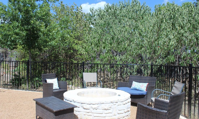 Manchaca House | 💦Austin Abode - 4 Bedrooms | Pool | Sleeps 11
