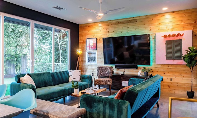 Holly House | Austin Eastside 4BR Getaway with Patio & Mini Golf