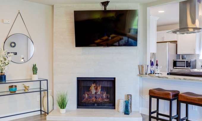 McKinney House | Austin Modern Chic Escape - 10 mins away from Downtown & Airport