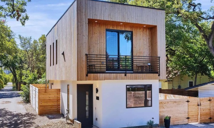 Austin House | Austin's Stylish Treetop Walkable Retreat!