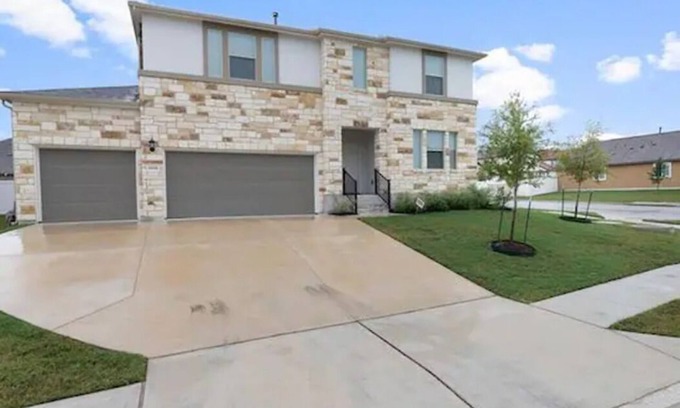 Austin House | Austin Special- House with 5 Bedrooms with 5 Queen Beds.