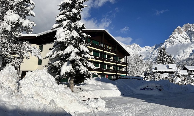 Hinterthal Apartment | Authentic, convenient apartment next to ski slope