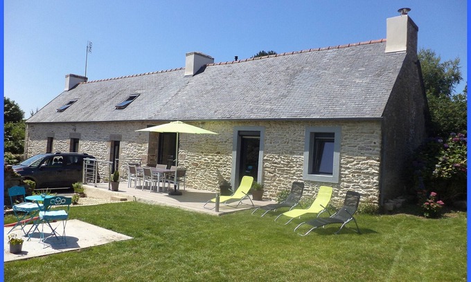 Ploneour-Lanvern House | Authentic Breton cottage in the countryside, close to services and the sea.