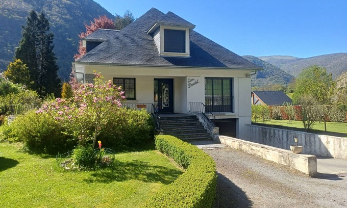 Guchan House | Authentic family home, 5 minutes from Saint-Lary-Soulan
