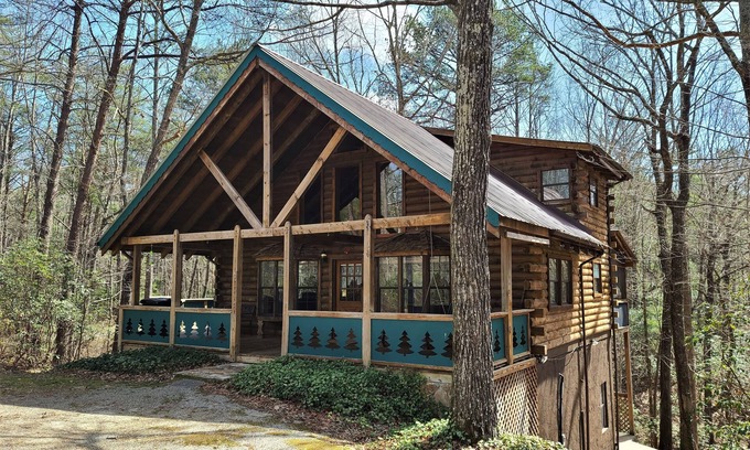 Sautee Nacoochee Cabin | Authentic Log Cabin for the family!