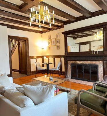Golden Square Mile Apartment | Authentic Spacious 1BDR In Downtown Montreal