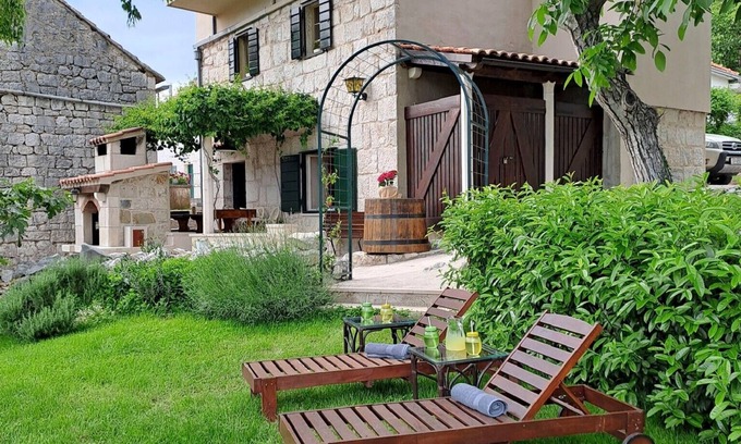 Sestanovac House | Authentic Stone House Lola