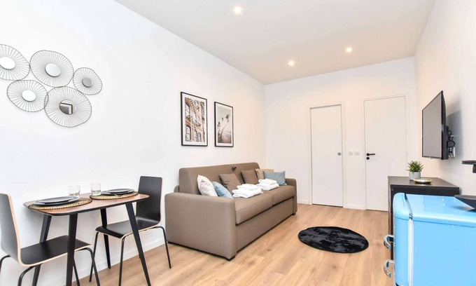 Quartier de la Porte-Saint-Denis Apartment | Authentic studio - 2P - Porte Saint-Denis