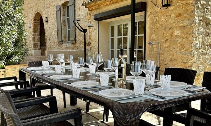Carces Villa | Authentique Bastide Provençale au Cœur des Vignes D'un Domaine