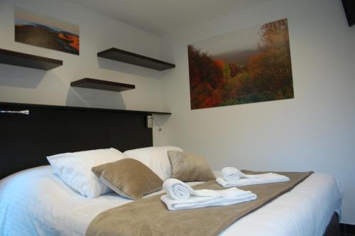 Chambon-sur-Lac Hotel | Aux 500 Diables Eco Lodge - Hotel