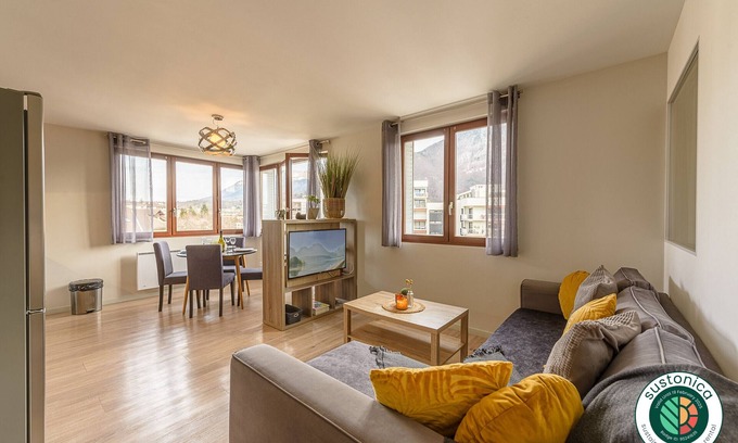 Annecy Apartment | Aux Portes de l'Imperial, 4th floor, 4pax
