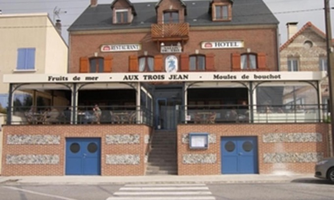 Le Crotoy Hotel | Aux Trois Jean