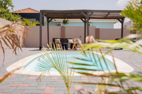 Willemstad House | Av Curacao - Centrally Located Spacious Apartment