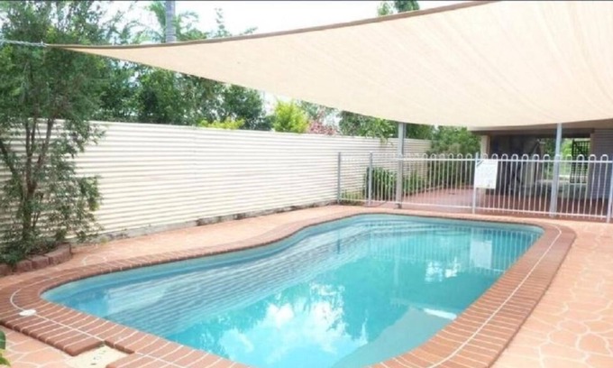 Cranbrook House | AVAIL 3MTH Private, backyard, pool all inclusive