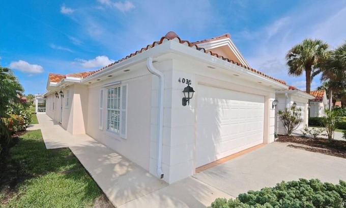 Village Walk Villa | Avail 7th June - 7th October 2023 -Min 4 Mths Luxury Villa, Resort Pool, Beaches