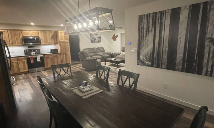 Brantingham House | Availability for the Fall at this beautiful home right on the trails BOOK NOW