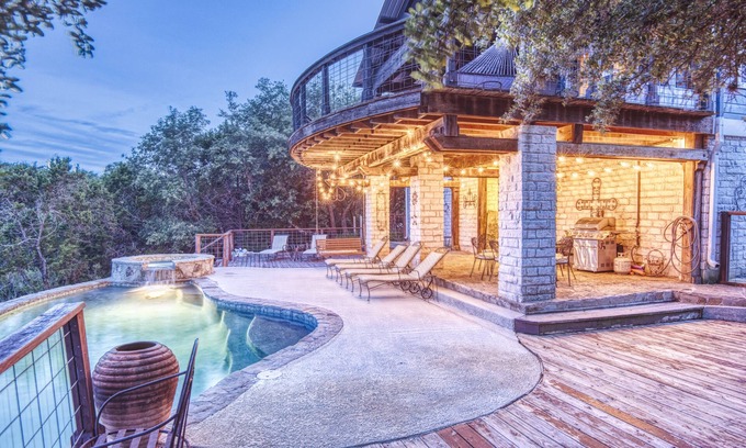 Austin House | AVAILABLE! Hill Country Resort Style SPA/POOL-Sleeps 14 (20min DOWNTOWN