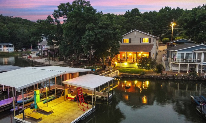 Lake of the Ozarks House | Available Shootout & Labor Day! 6 Beds/Private Dock/Screened Porch/Kayaks