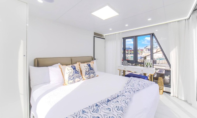 Merritt Island Boat Rental | Avalon 2-Bedroom Floating Home