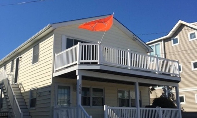 Avalon House | AVALON 3br in amazing location; walk to beach and town; pet friendly