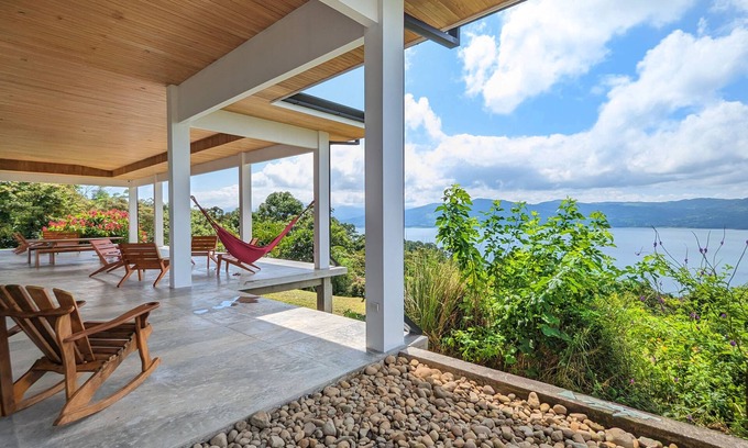 Nuevo Arenal House | Ave Paraiso - Quiet lake house with epic view