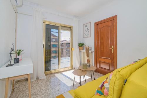 Chana Apartment | Avenida del Sur Retreat con Terraza