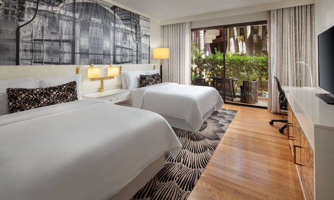 Costa Mesa Hotel | Avenue of the Arts Costa Mesa, a Tribute Portfolio Hotel