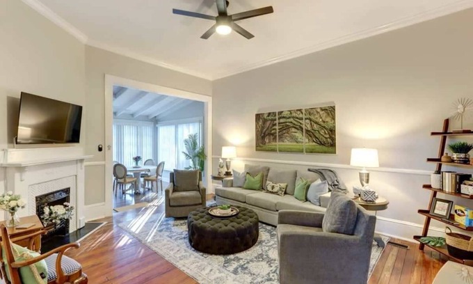 Hitch Village - Fred Wessels Homes Apartment | Avery's Cottage @ Trustees' Garden | Walk 2 River!