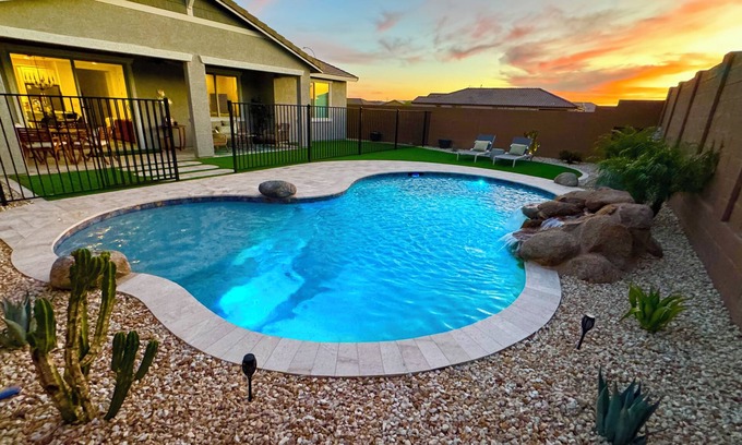Tolleson House | Avondale Home - Modern Mountain View Oasis NEW Private Jacuzzi & Pool!