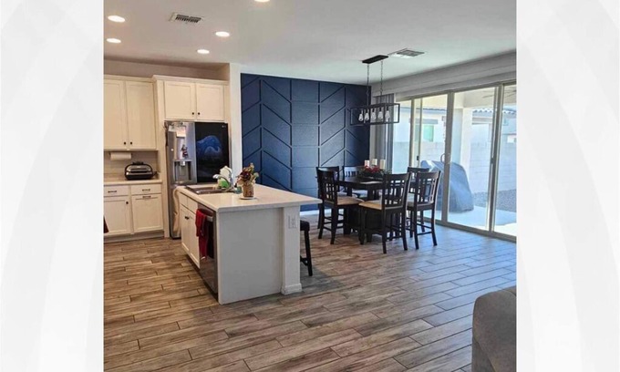 Tolleson House | Avondale - Room