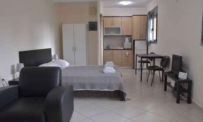 Markopoulon Apartment | AVR DELUXE SUITES 4 AIRPORT FREE SHUTTLE