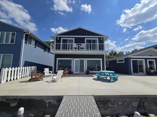 Orleans House | AWave From It All lakefront on Big Spirit Lake